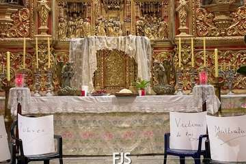 Preparación de los pasos de la Semana Santa de San Juan/Francisco Javier Santana.